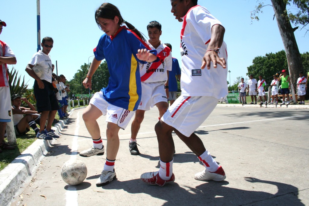 Apenas um a cada cinco jovens aprende a jogar futebol nas ruas