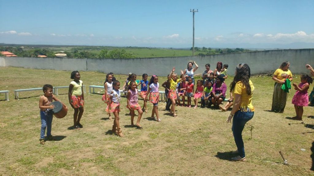 As várias danças africanas fazem parte da educação quilombola na escola Dona Rosa Geralda