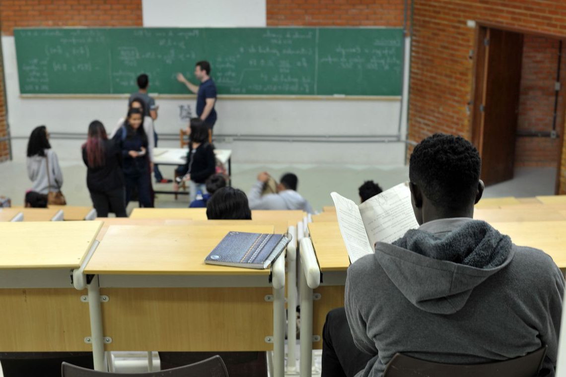 Ensino Superior da expansão do acesso aos atuais desafios Centro de Referências em Educação Ensino Superior da expansão do acesso aos atuais desafios Centro de Referências em Educação