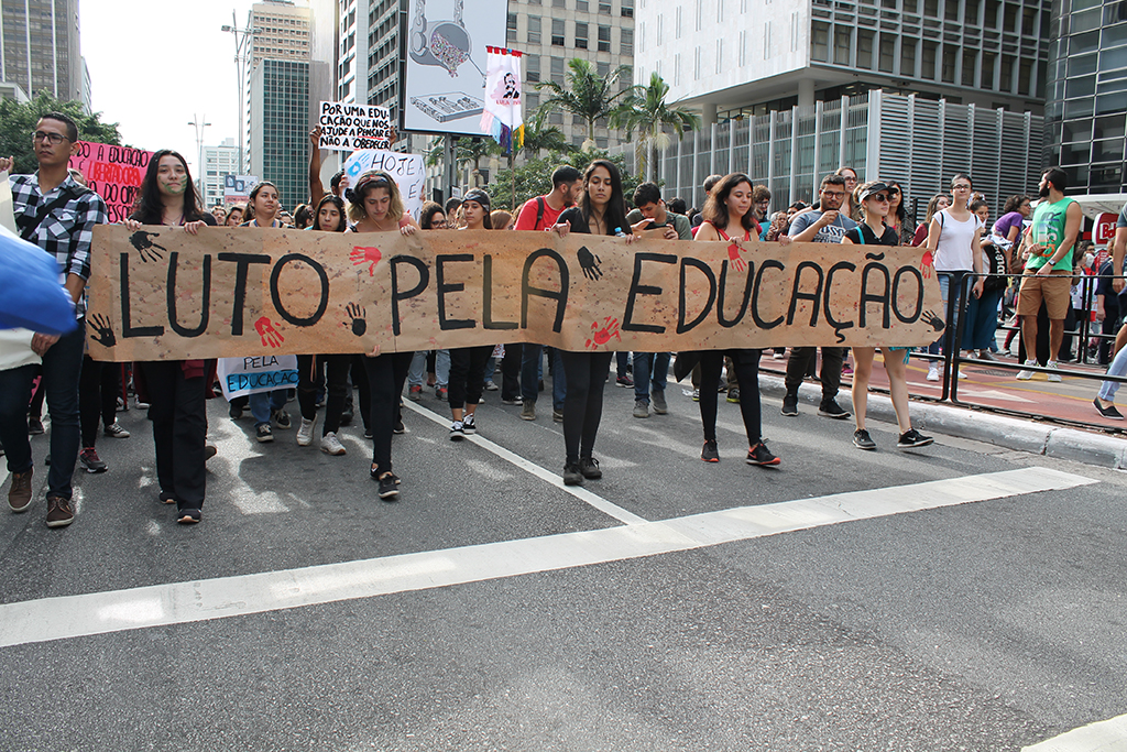 Conheça 10 brasileiros que foram às manifestações pela educação ...
