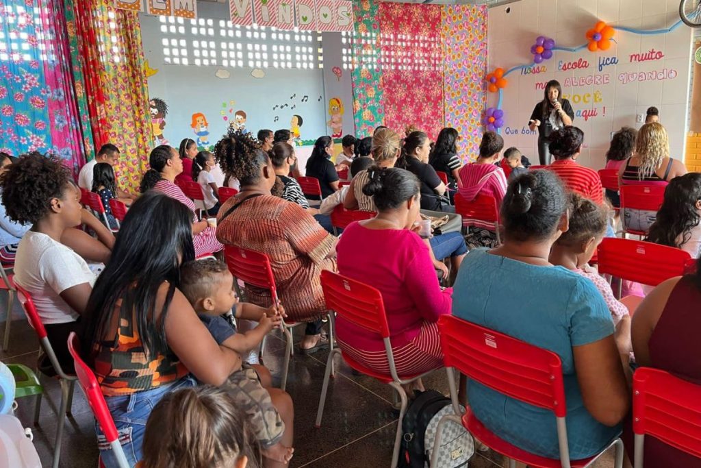 Reunião com famílias na Escola Córrego do Arrozal