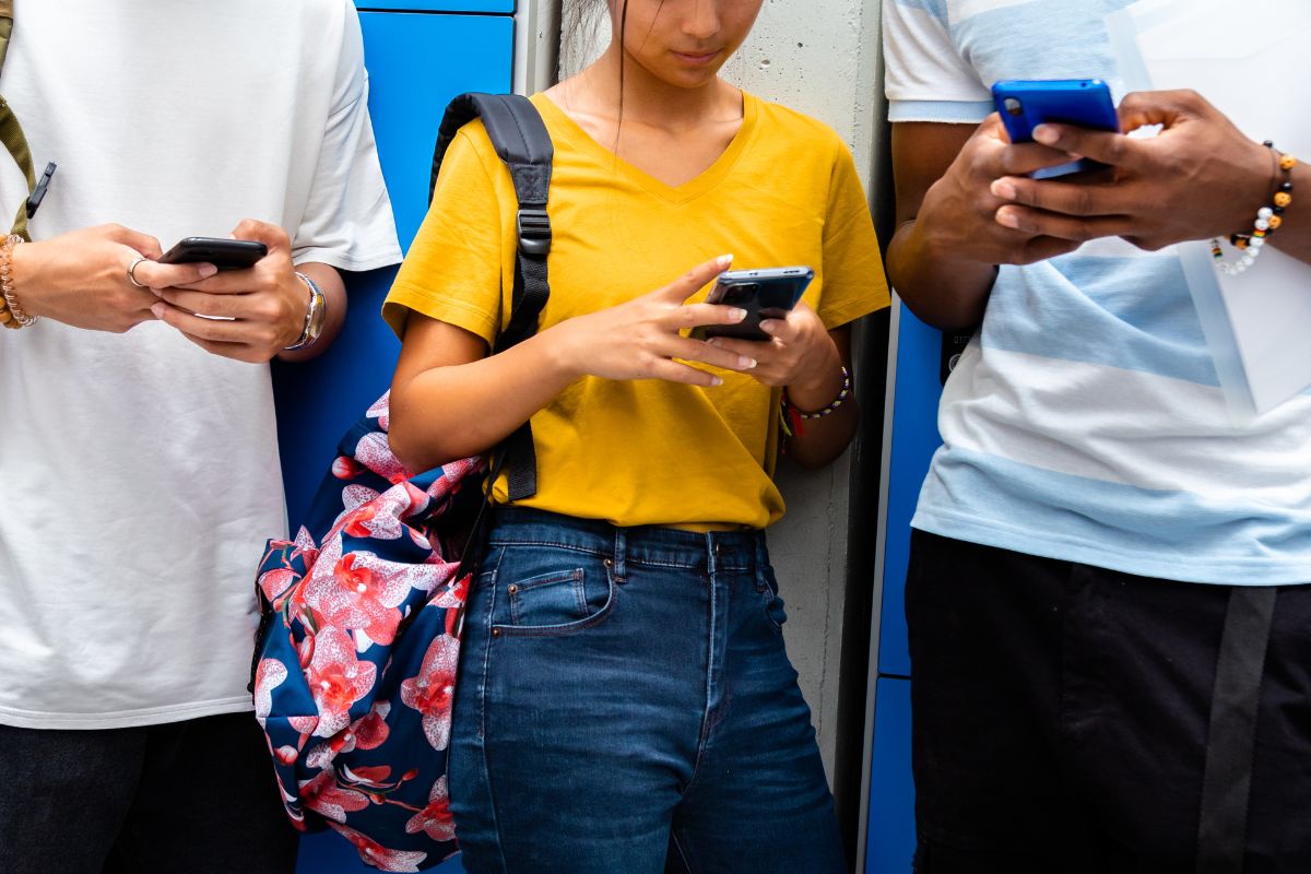 Webinário do MEC discute uso do celulares nas escolas