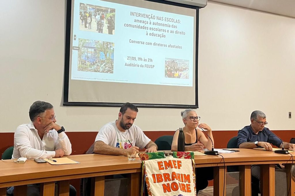 Evento com diretores afastados em São Paulo (SP) reúne educadores na FEUSP