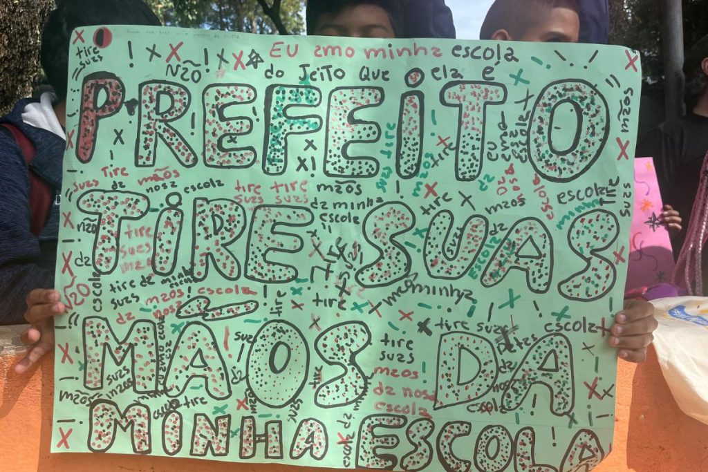 Protesto contra o afastamento do diretor da EMEF Espaço de Bitita (6)