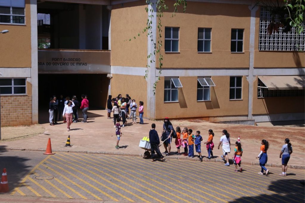 Comunidade se mobiliza em defesa da Educação lntegral na EMPoeint em Belo Horizonte (MG)