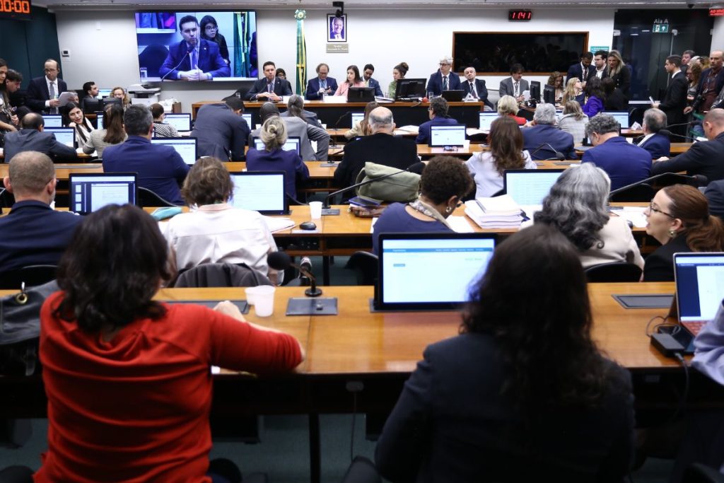 Novo Plano Nacional de Educação (PNE) é aprovado em comissão e avança no Congresso Nacional