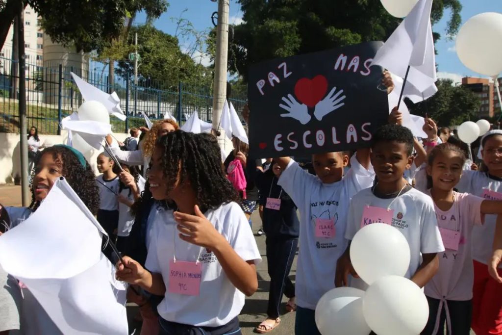 Como a convivência escolar pode combater a violência escolar extrema