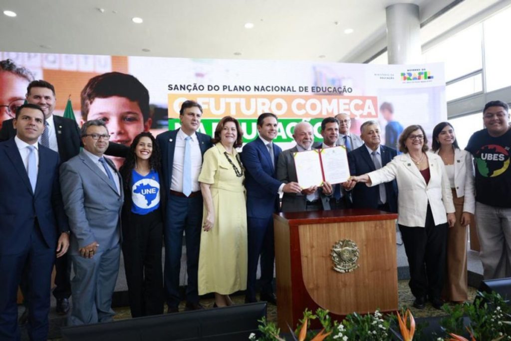 Plano Nacional de Educação (PNE) é sancionado em Brasília