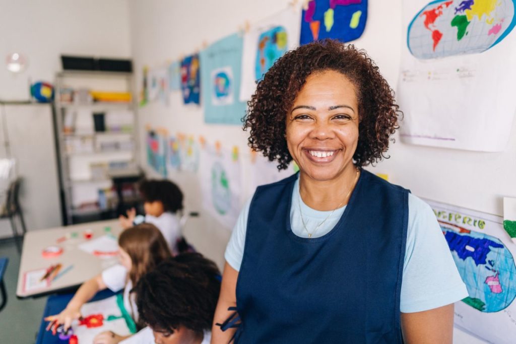 Curso gratuito apresenta Educação Integral Antirracista para gestores