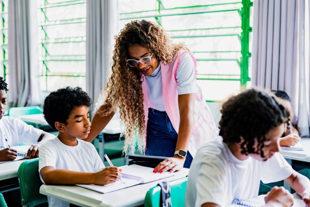 Educação Integral Antirracista: participe de live sobre curso gratuito para promover equidade