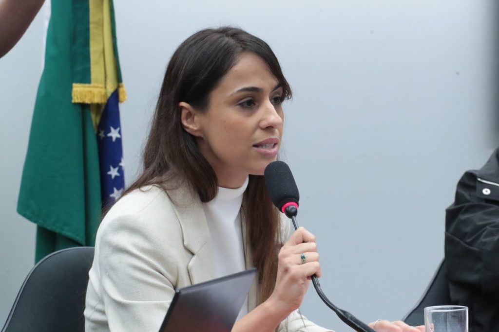 A diretora de programas da Cidade Escola Aprendiz Raiana Ribeiro 