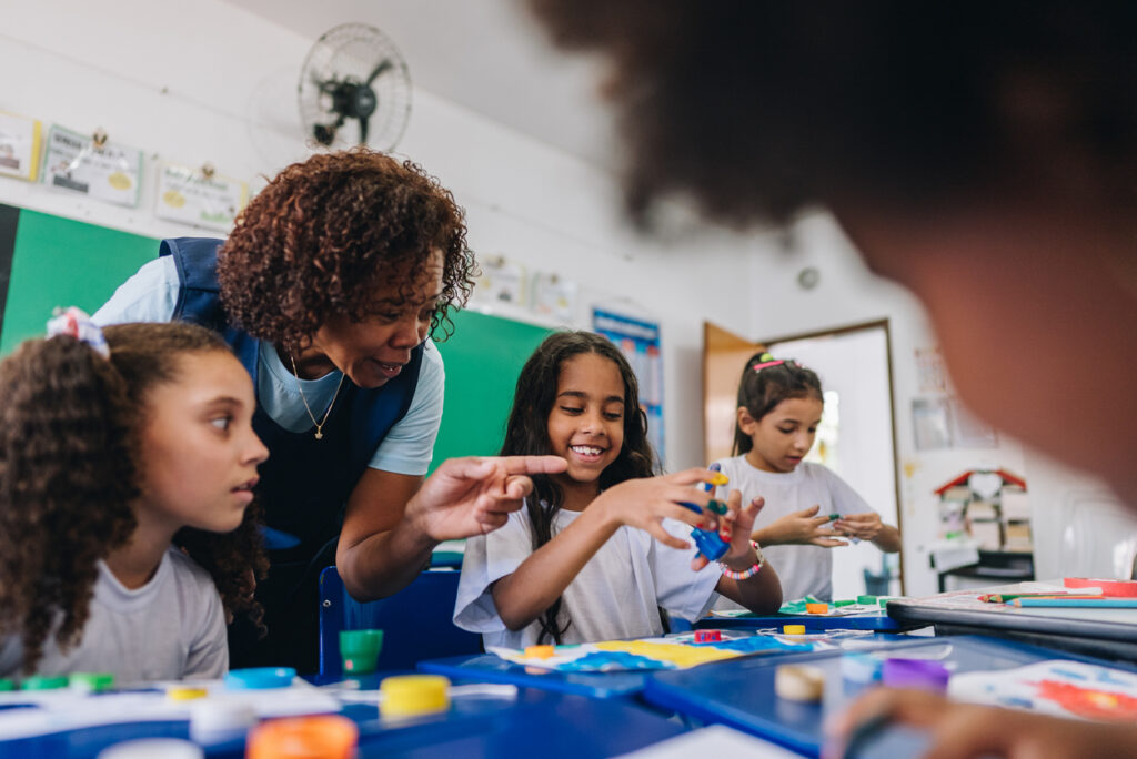 Formações abordam conceitos da Educação integral, tempo integral, territórios educativos e Educação antirracista.