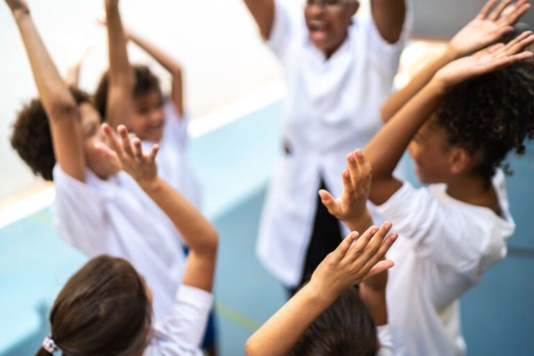 Carta-Manifesto Reencantar a Escola, transformar o Brasil A Educação Integral como resposta democrática aos desafios do nosso tempo